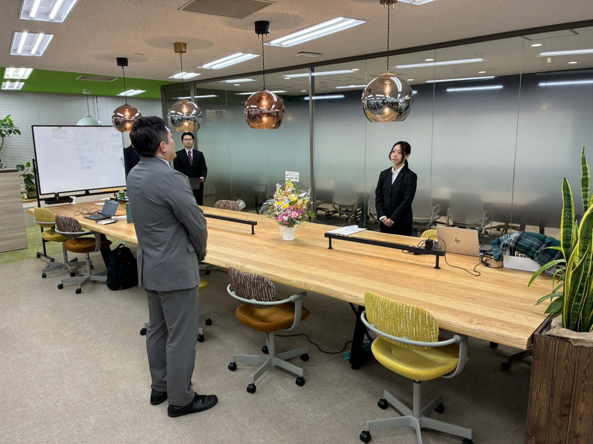 斎藤英次商店の入社式における先輩社員からの激励